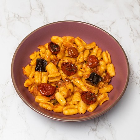 Cavatelli al pesto di pomodori secchi, melanzane, pomodorini confit e capperi [Gluten Free]