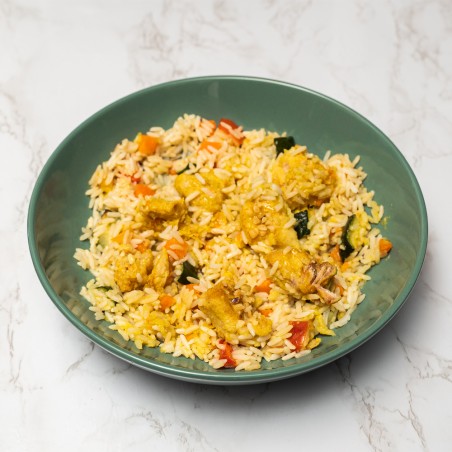 Bocconcini di pollo al curry con granella di nocciole, riso parboiled e verdure [Gluten Free]
