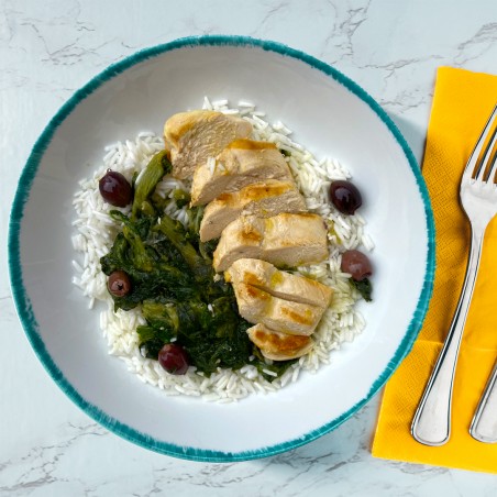 Petto di pollo grigliato con riso basmati, scarola e olive