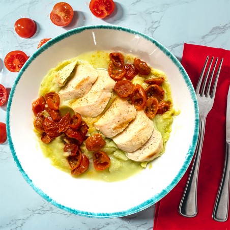 Suprema di pollo con purea di patate, porro e pomodorini confit