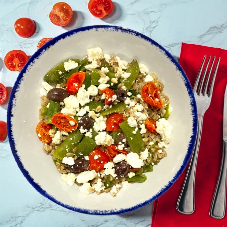 Insalata di farro con pomodorini confit, olive e feta greca