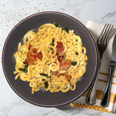 Gramigna con asparagi e guanciale croccante