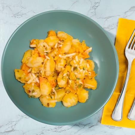 Gnocchi di patate alla crema di zucca, pecorino e granella di pistacchi