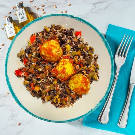 Polpette di pollo cicoria e carote in salsa agrodolce, trilogia di risi e caponatina