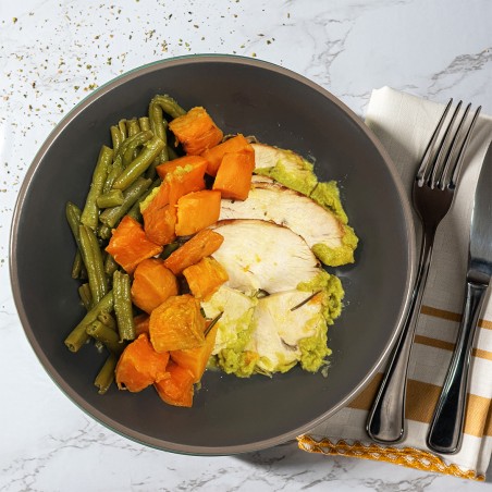 Tacchino in sous vide su letto di crema di piselli, patate americane dolci e fagiolini