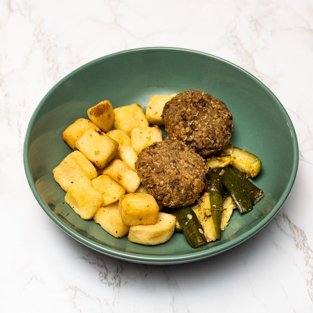 Burger di quinoa e lenticchie con patate arrosto, zucchine e salsa harissa [Gluten Free]