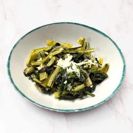 Cicoria saltata con pecorino romano e peperoncino