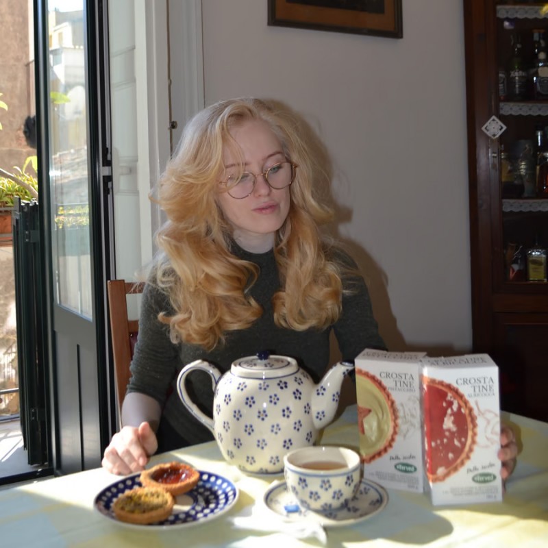  style="margin-left:30px;margin-top:50px;margin-bottom:50px;font-size:15px;">
<li style="list-style-image:url("https://miomeal.it/media/checknew.png");margin-bottom:1em;margin-right:40px;padding-left:10px;">Senza glutine</li>
<li style="list-style-image:url("https://miomeal.it/media/checknew.png");margin-bottom:1em;margin-right:40px;padding-left:10px;">Gusto crema al limone</li>
<li style="list-style-image:url("https://miomeal.it/media/checknew.png");margin-bottom:1em;margin-right:40px;padding-left:10px;">Farina di grano saraceno integrale</li>
<li style="list-style-image:url("https://miomeal.it/media/checknew.png");margin-bottom:1em;margin-right:40px;padding-left:10px;">Perfetta per una pausa golosa</li>
<