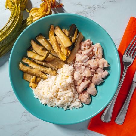 Bocconcini di pollo al limone e zenzero, riso basmati e stick di zucchine