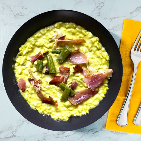 Risotto carnaroli alla crema di asparagi e speck croccante