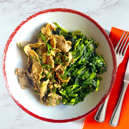 Straccetti di manzo con rucola e cicoria ripassata
