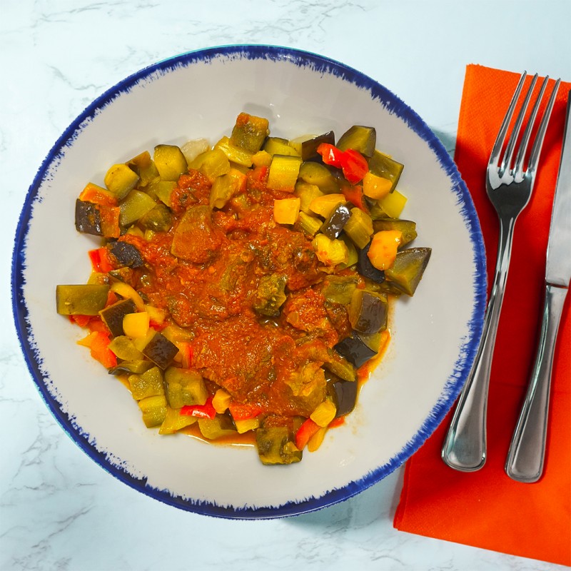 Bocconcini di vitella alla cacciatora e caponatina di melanzane e peperoni